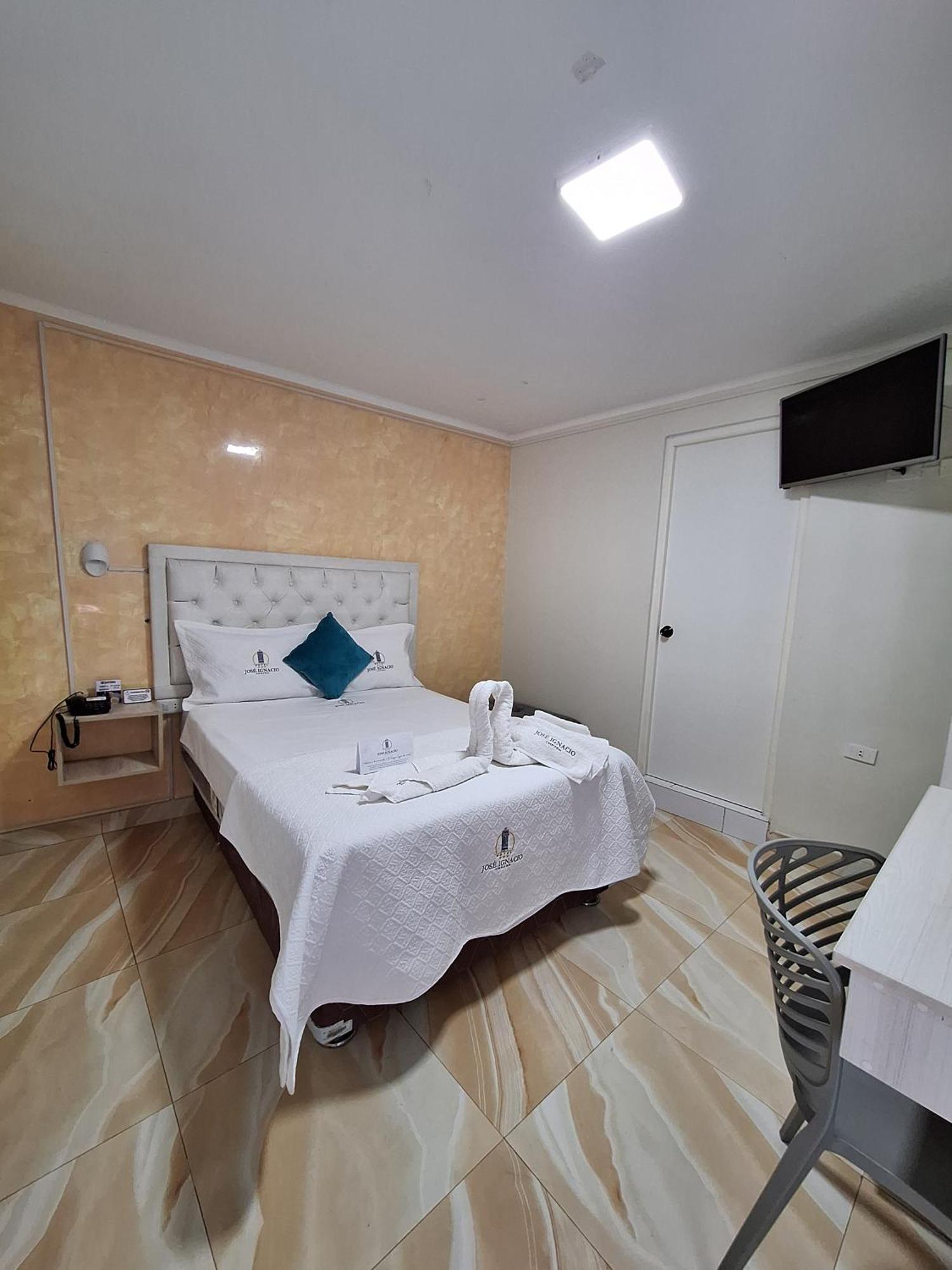 Hotel Jose Ignacio Chepén Esterno foto